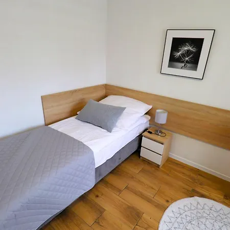Skarbek Ilawa, Pokoje I Apartamenty *
